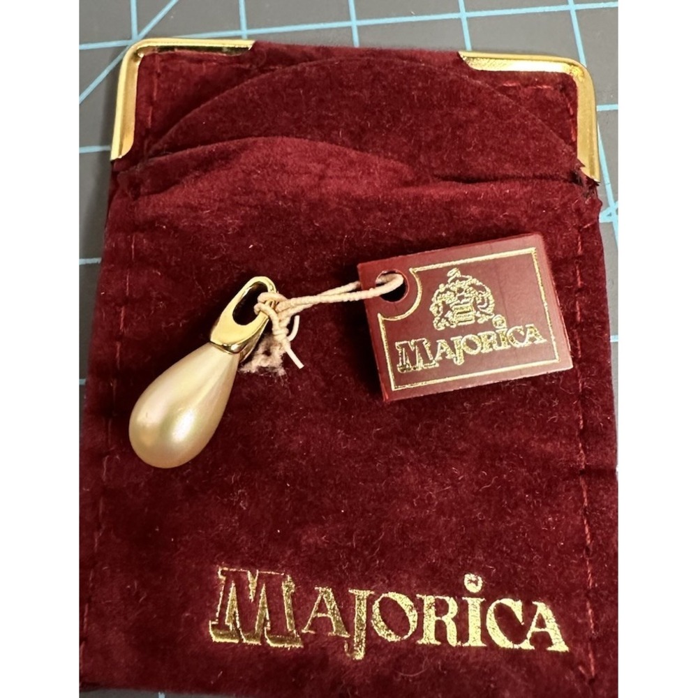 vintage beautiful Majorica pearl pendant 18 KT gold with COA